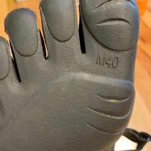 Vibram Shoes - Vibram original classic men’s shoe. Size 40 Vibram Shoes - Vibram original classic men’s shoe. Size 40